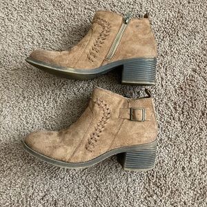 Billabong Take a Walk ankle bootie
